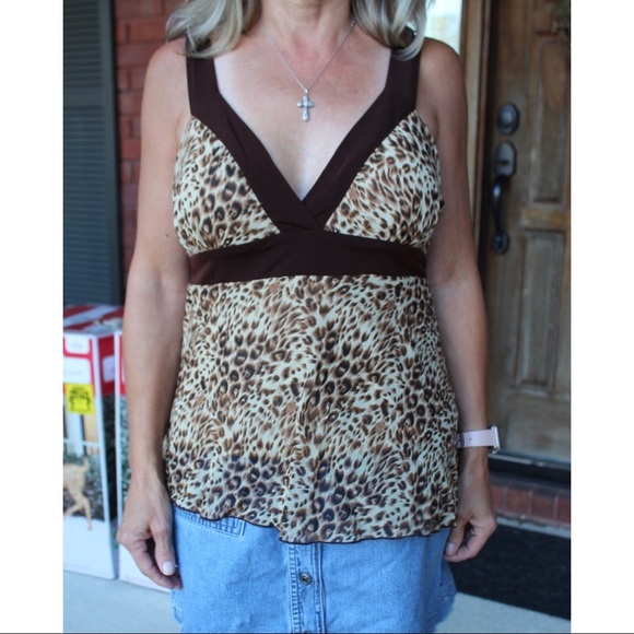 Tops - Vintage Leopard Print V-Neck Top!